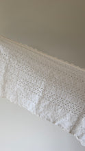 Load image into Gallery viewer, Eyelet Runner Set

