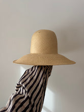 Load image into Gallery viewer, Staw Sun Hat
