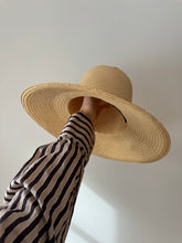 Load image into Gallery viewer, Staw Sun Hat
