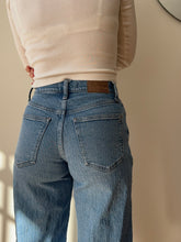 Load image into Gallery viewer, Wide-Leg Jeans
