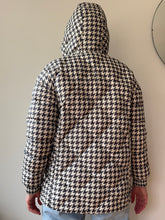 Load image into Gallery viewer, Houndstooth Columbia Jacket
