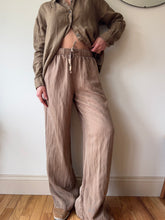 Load image into Gallery viewer, Brown Relaxed Pants
